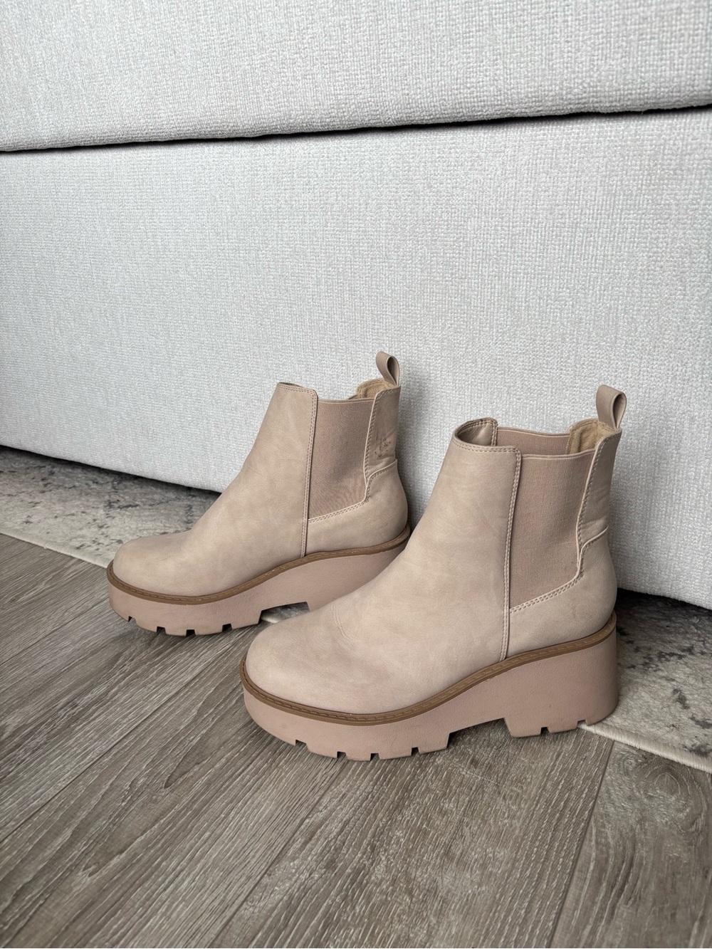 Dirty Laundry Women's Beige Platform Chelsea Booties